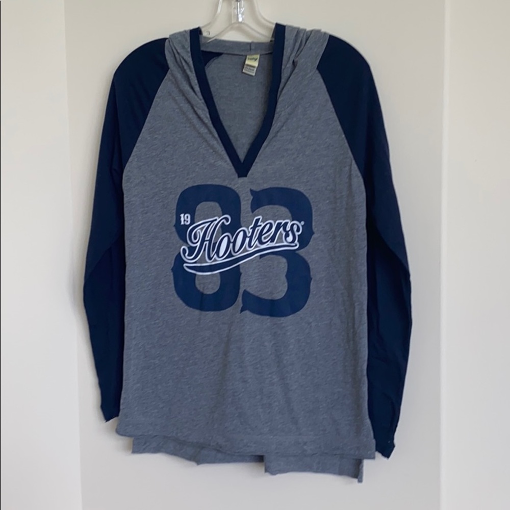 Hooters long sleeve hooded t-shirt